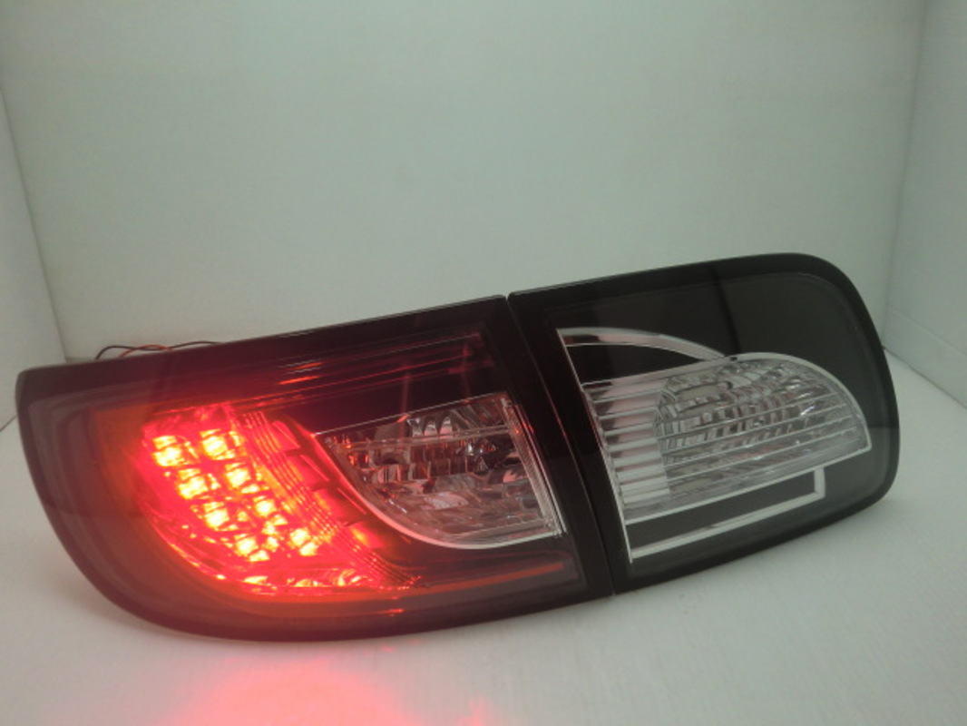 2004/06-2009/10 MAZDA 3 4門 LED升級改款樣式 黑底透明殼 尾燈